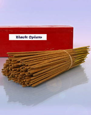 Зажигать ароматическую палочку Black Opium полезно в дни, когда от вас требуется максимальная концентрация внимания и собранность