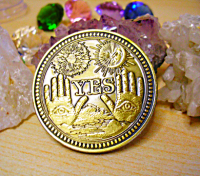 спрашивайте, подбрасывайте, ловите и принимайте решение Данная монета исполнена в высоком качестве - оригинальный красивый сувенир, подарок для всех. 